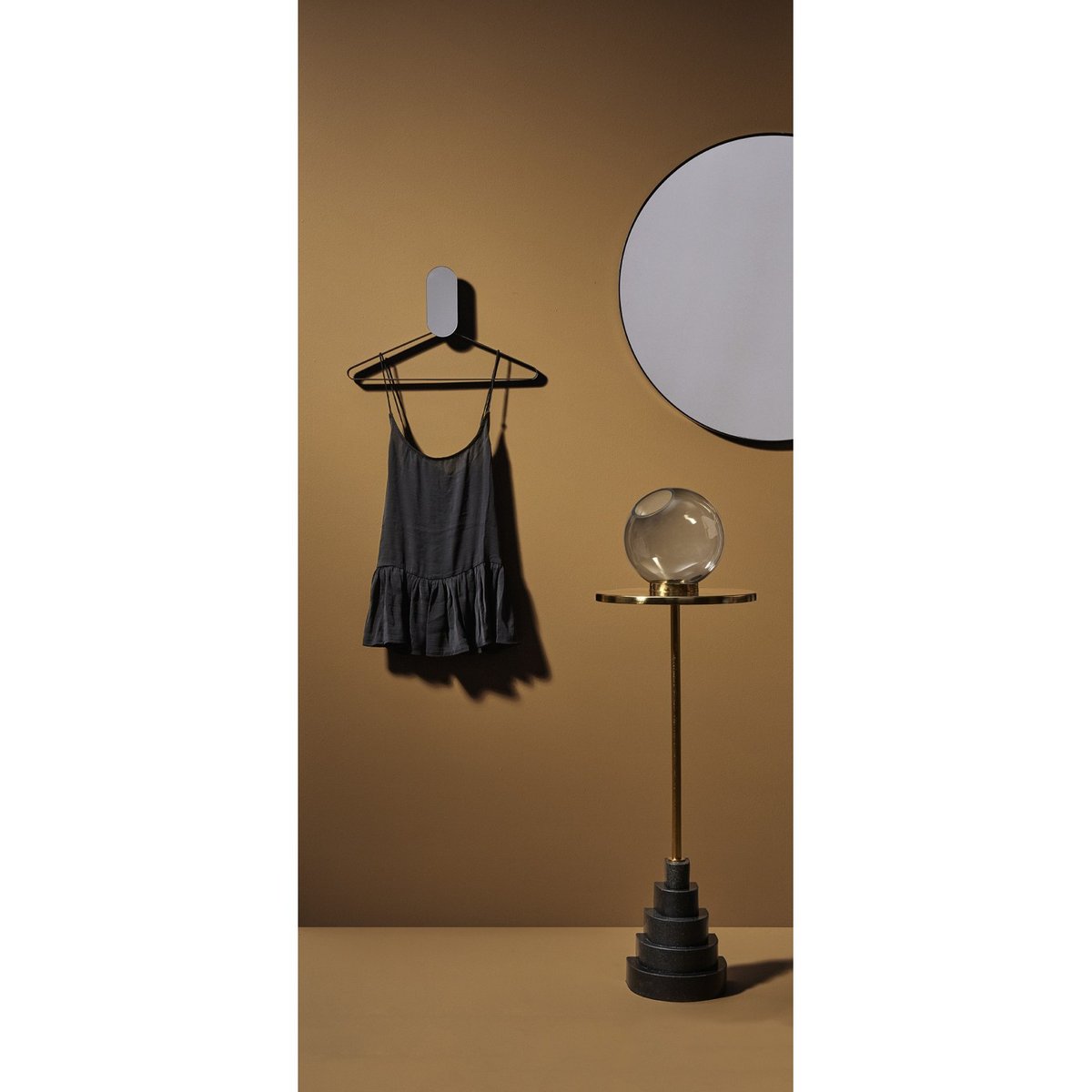Vase Globe Verre et Laiton Large Diam 21 cm noir, AYTM
