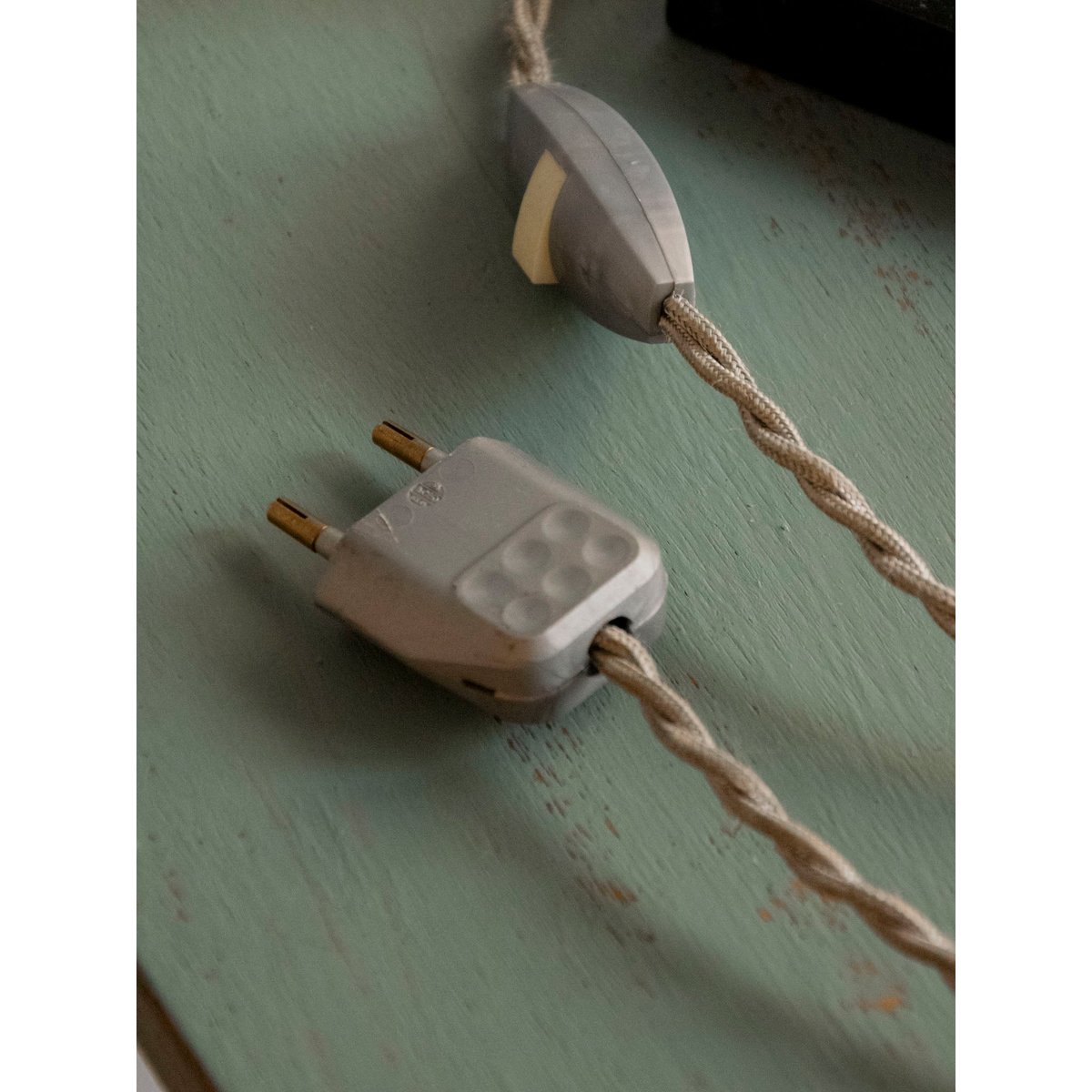 Lampe en marbre et métal sculpté Suzanne N°637 - Bon état noir, DEBONGOUT