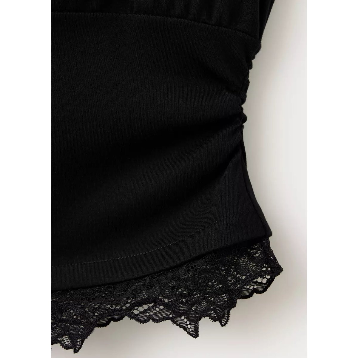 T-shirt à fronces en dentelle noir, MANGO