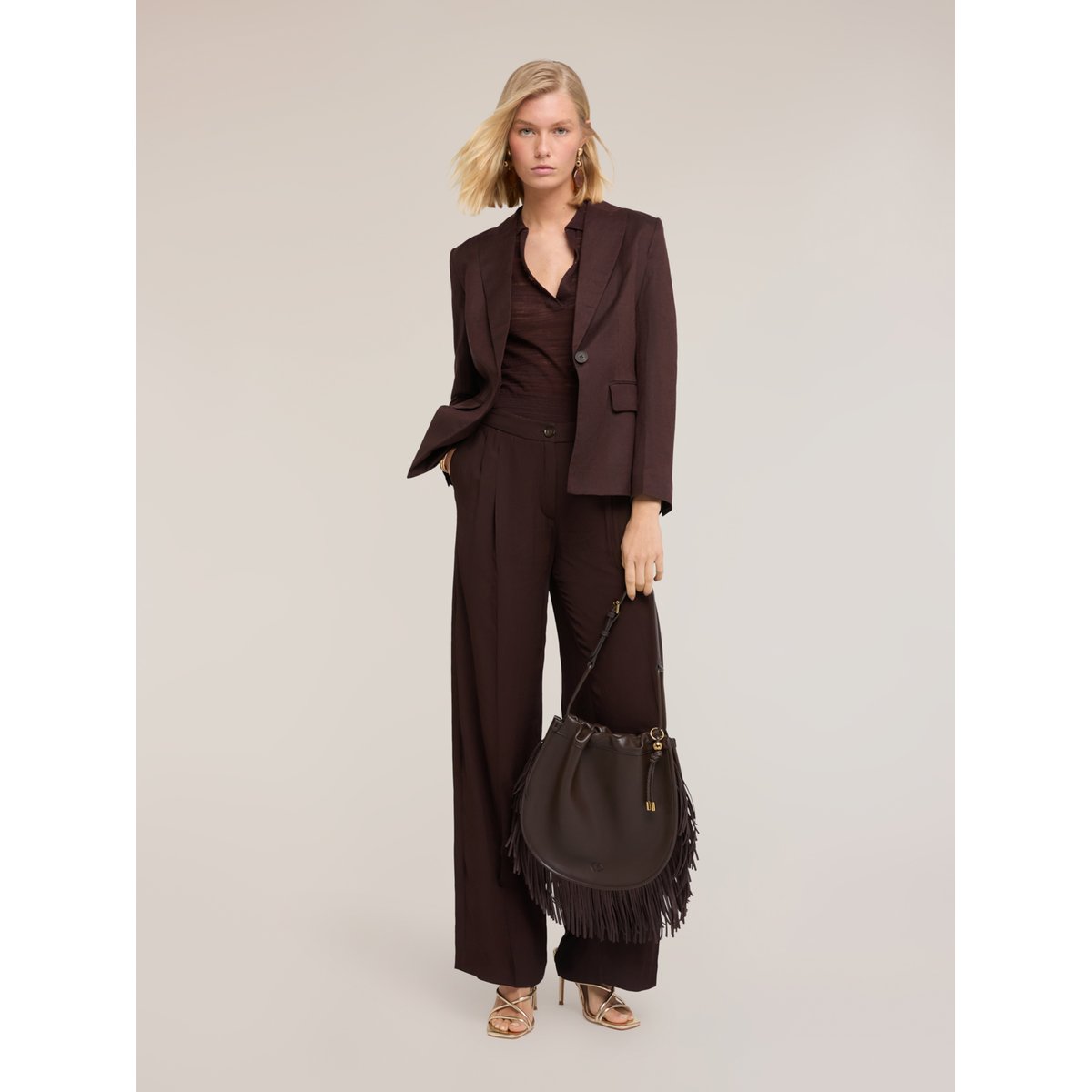 Blazer marron, MOTIVI