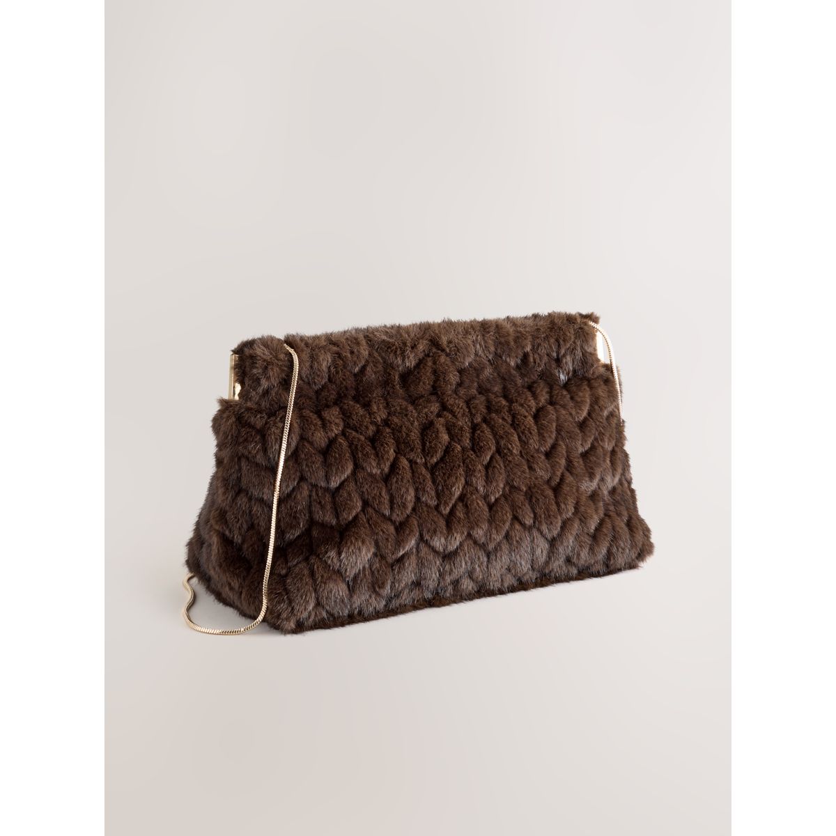 Pochette à empiècements en imitation fourrure marron chocolat, NEXT