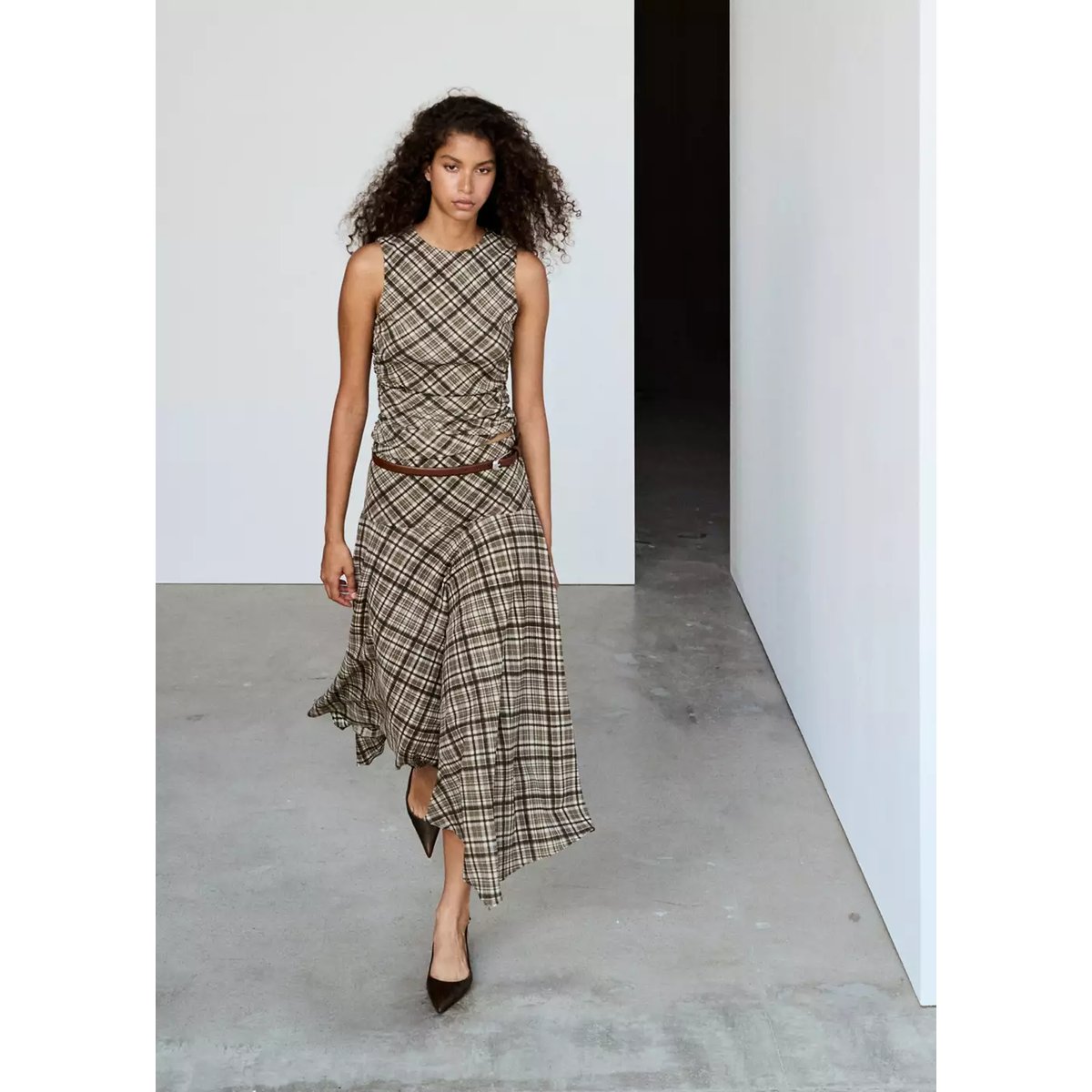 Top drapé à carreaux marron, MANGO