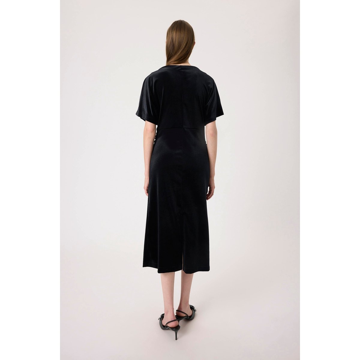 Robe noir, SOAKED IN LUXURY