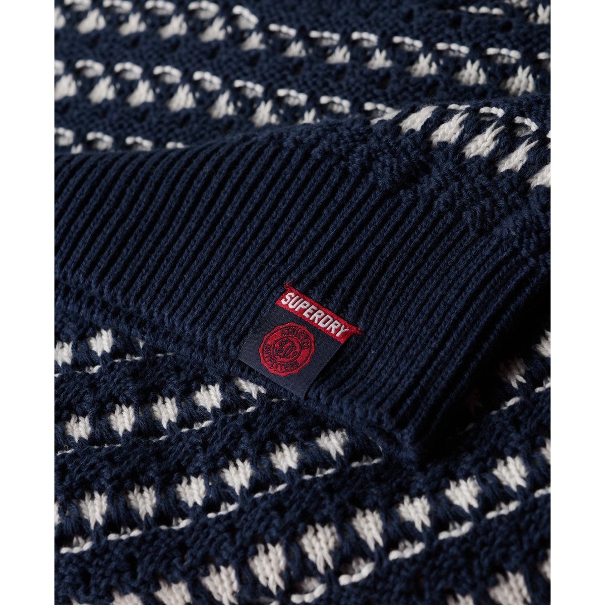 Pull ras du cou court rayé en crochet rayures bleu marine foncé, SUPERDRY