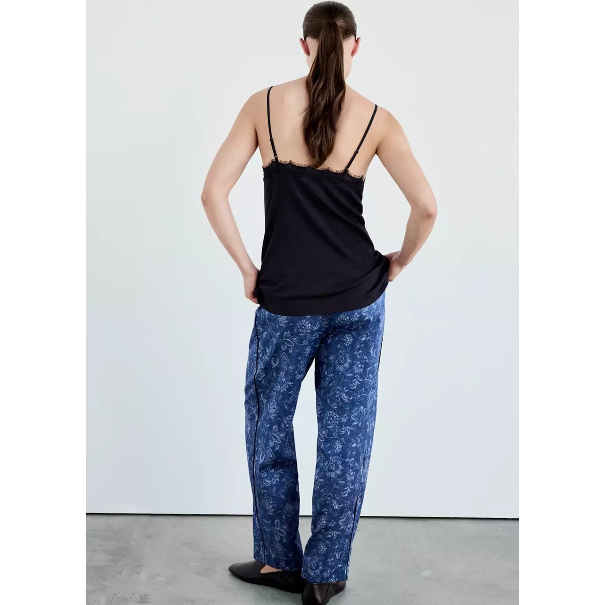 Haut en coton ajouré avec détail en dentelle bleu marine, MANGO