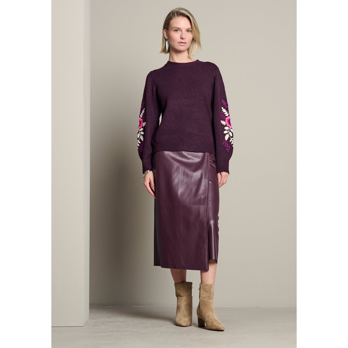 Pull brodé de fleurs bordeau wine, LOLALIZA