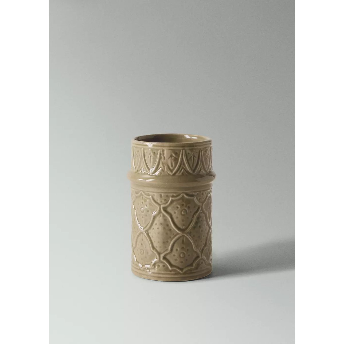 Petit vase en grès à relief olive, MANGO HOME