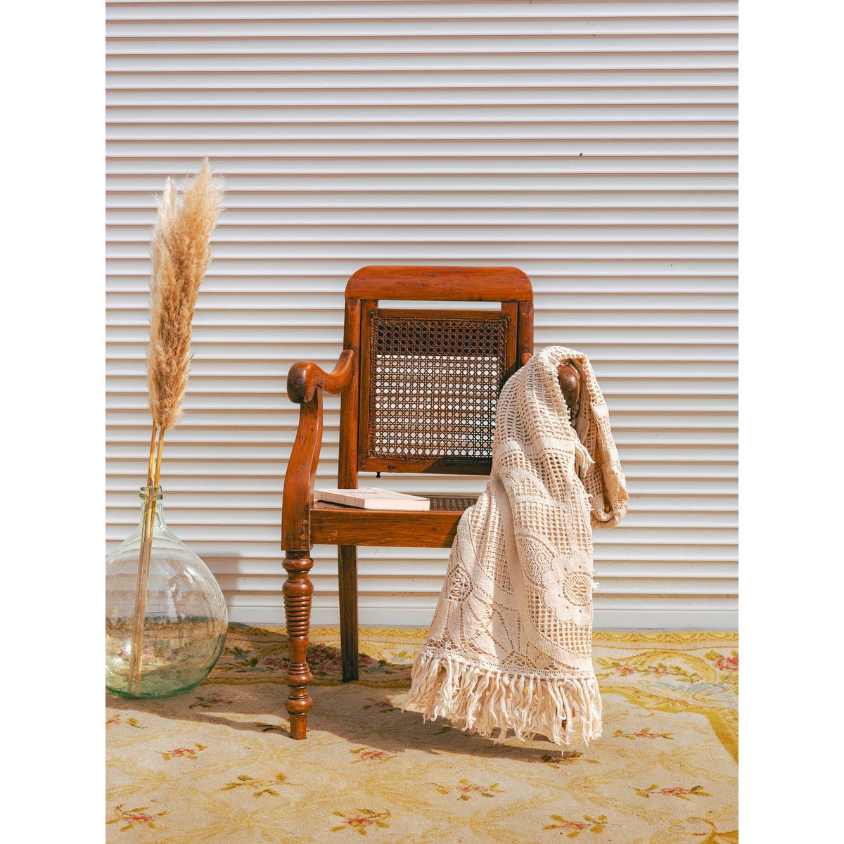 Fauteuil en bois et cannage Ernest N°1559 - Bon état bois clair, DEBONGOUT