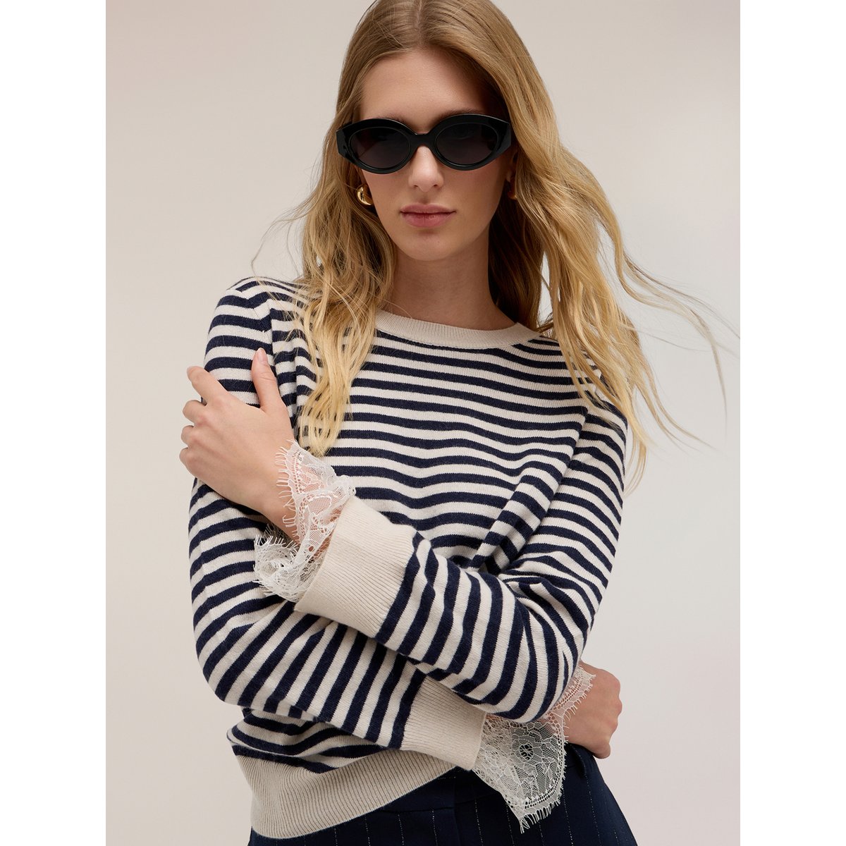 Pull rayé avec dentelle aux poignets bleu, MOTIVI