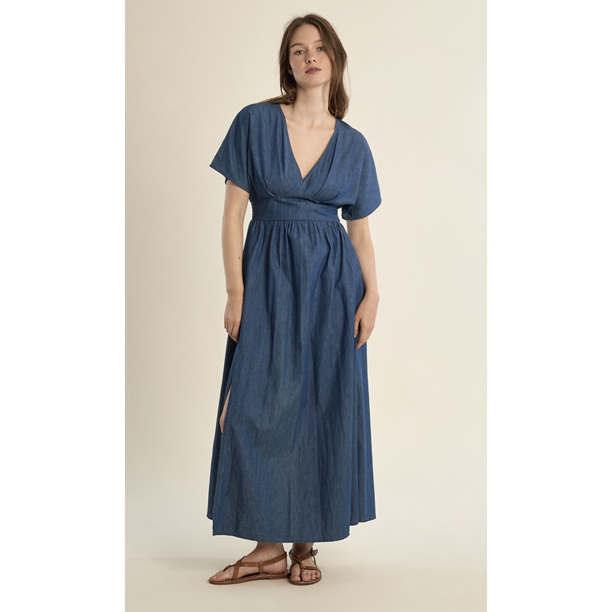 Vestido largo de manga corta y escote en pico azul oscuro, MOLLY BRACKEN