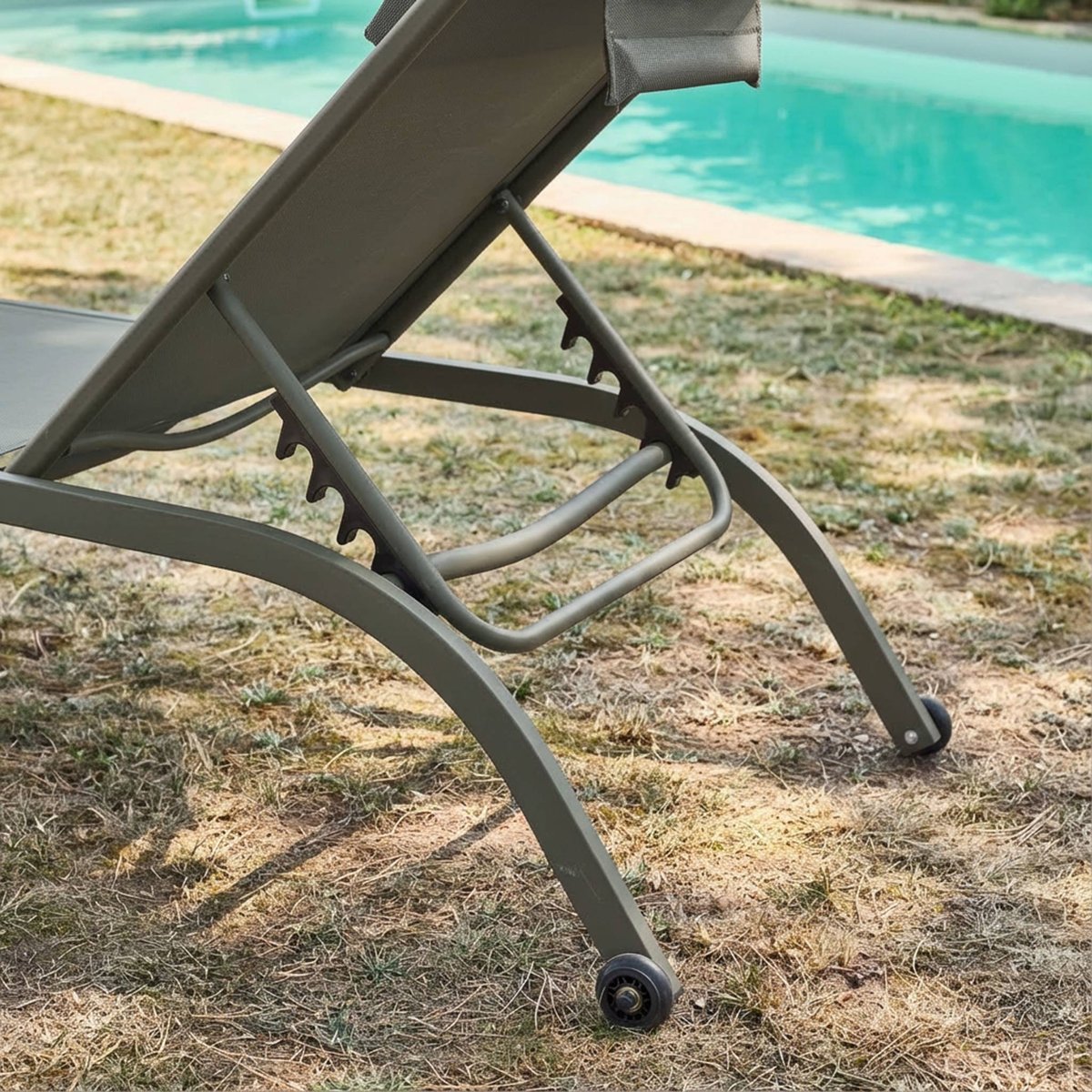 Bain de soleil acier multi positions avec coussin et roulettes (lot de 2) ONA kaki, SWEEEK
