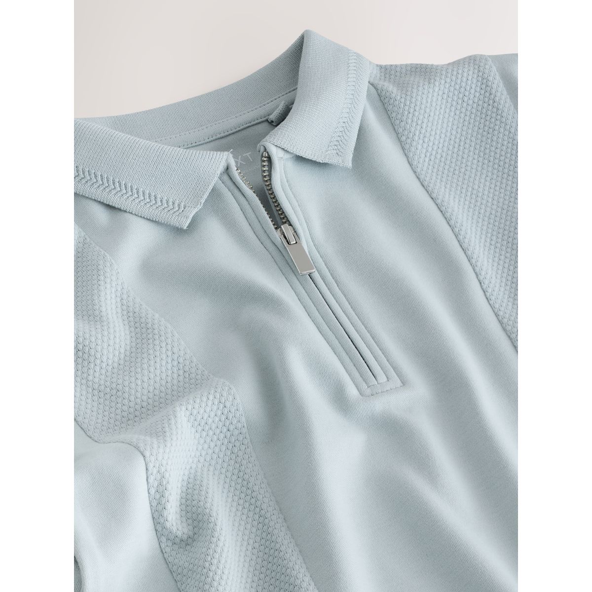 Polo texturé à col zippé et manches courtes bleu, NEXT