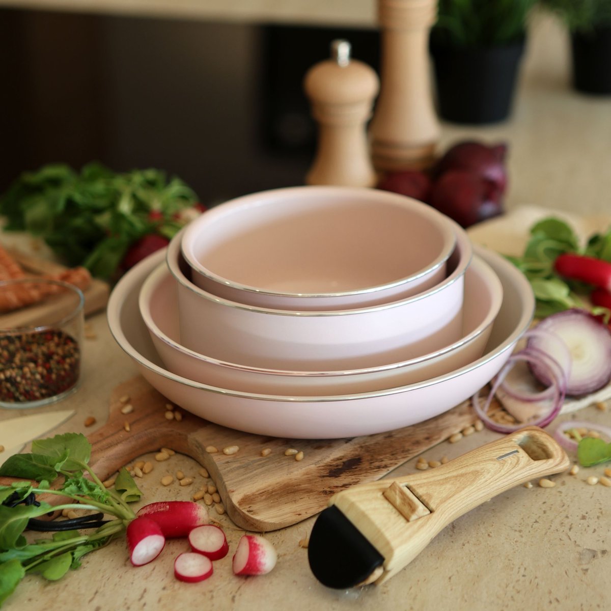 Batterie de cuisine 5 pièces en aluminium recyclé, COLORAMA rose, MENASTYL