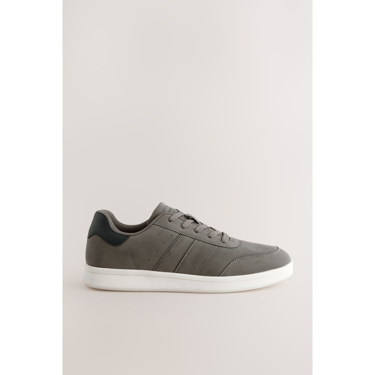 Baskets en daim gris, NEXT