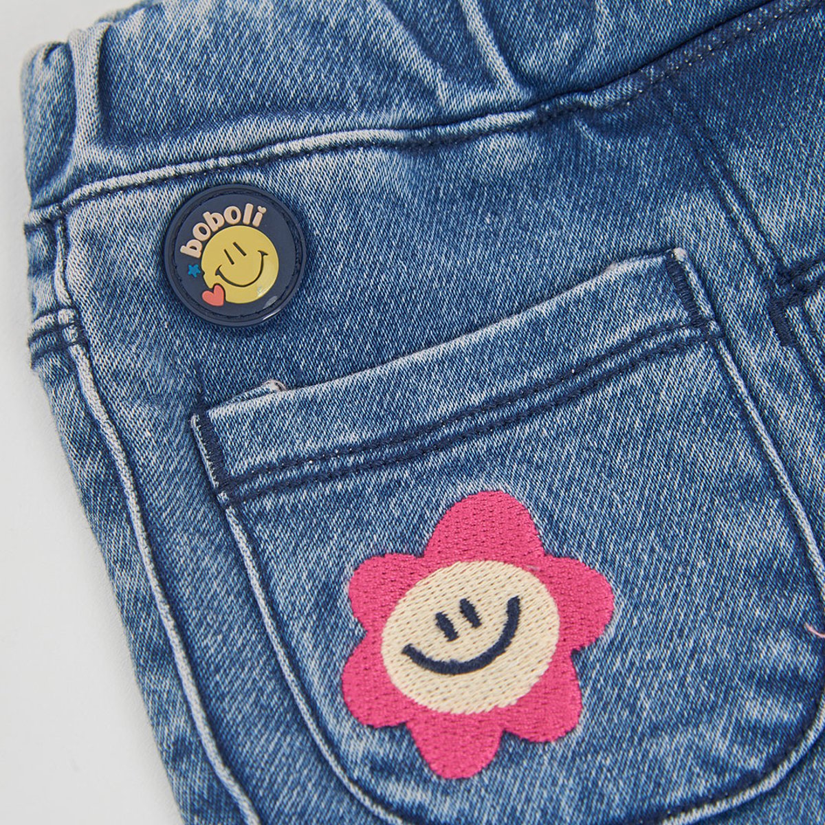 Pantalon denim fille avec patches de fleurs bleu, BOBOLI