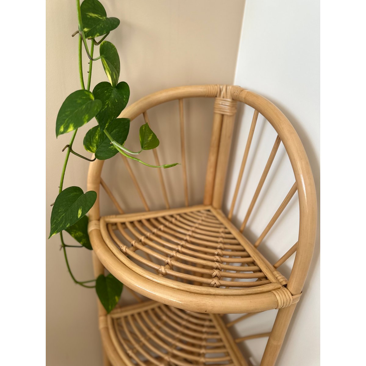 Etagère d'angle en rotin naturel, KOLAKA naturel, NORDLYS