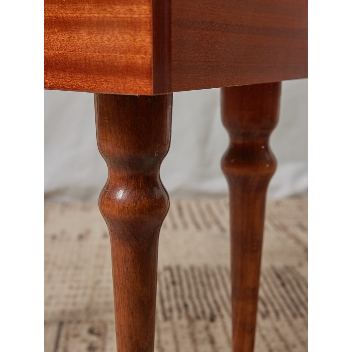 Paire de chevets en bois verni Maïa N°672 - Bon état bois clair, DEBONGOUT