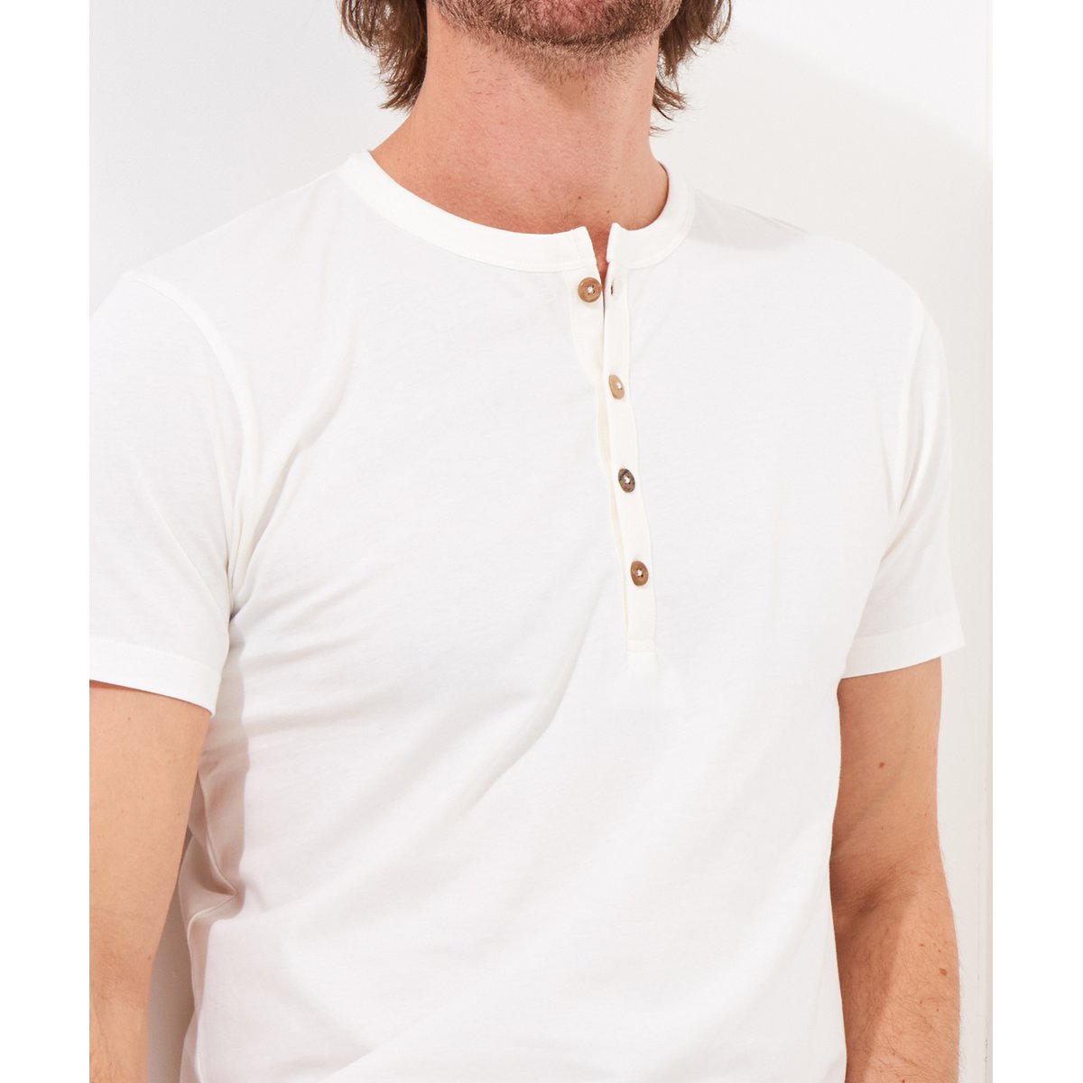 T-shirt en coton à manches courtes avec patte de boutonnage et boutons effet bois crème, JOE BROWNS