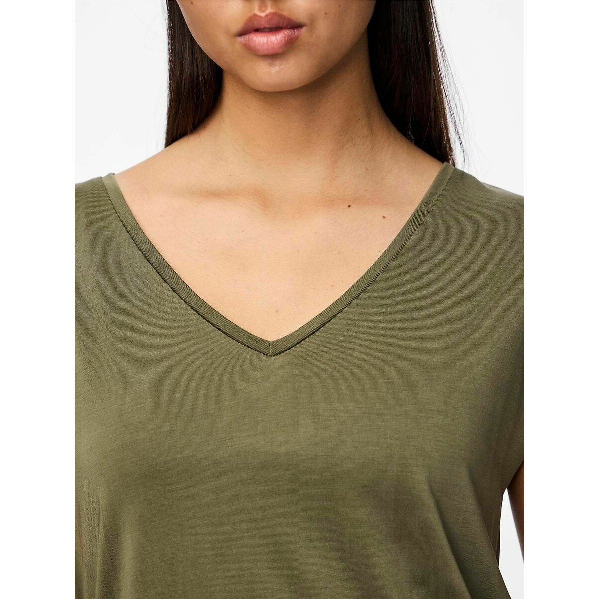T-shirt, col V kaki, PIECES
