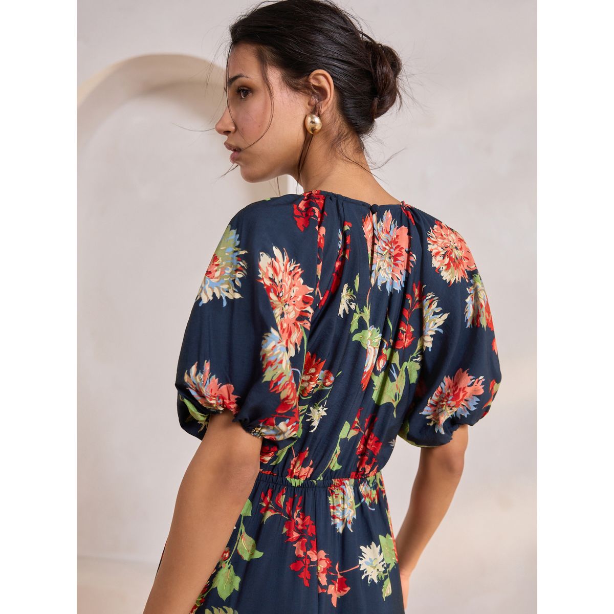 Robe mi-longue à manches bouffantes bleu marine à fleurs, NEXT