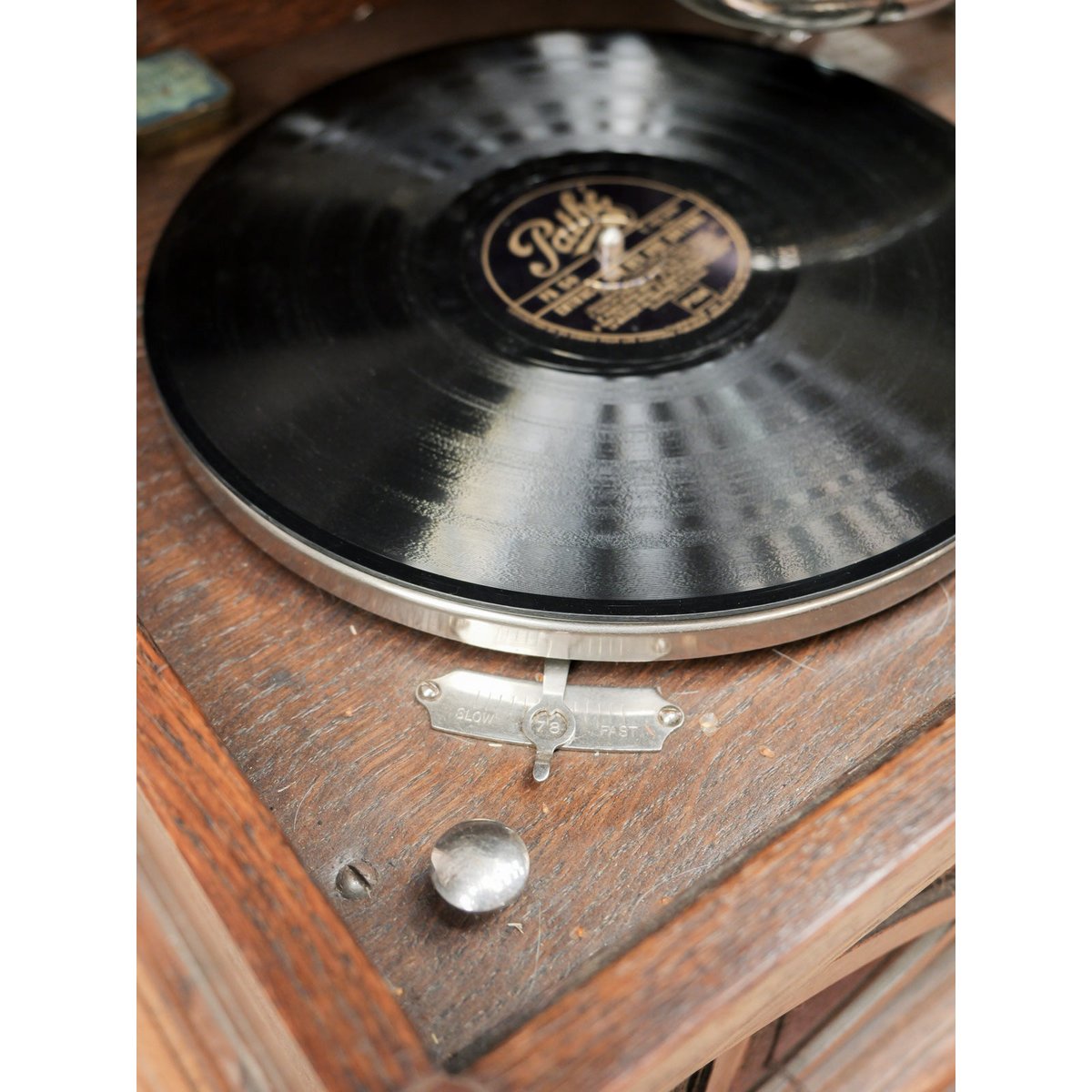 Armoire à disques Blandine N°513 - Bon état bois foncé, DEBONGOUT
