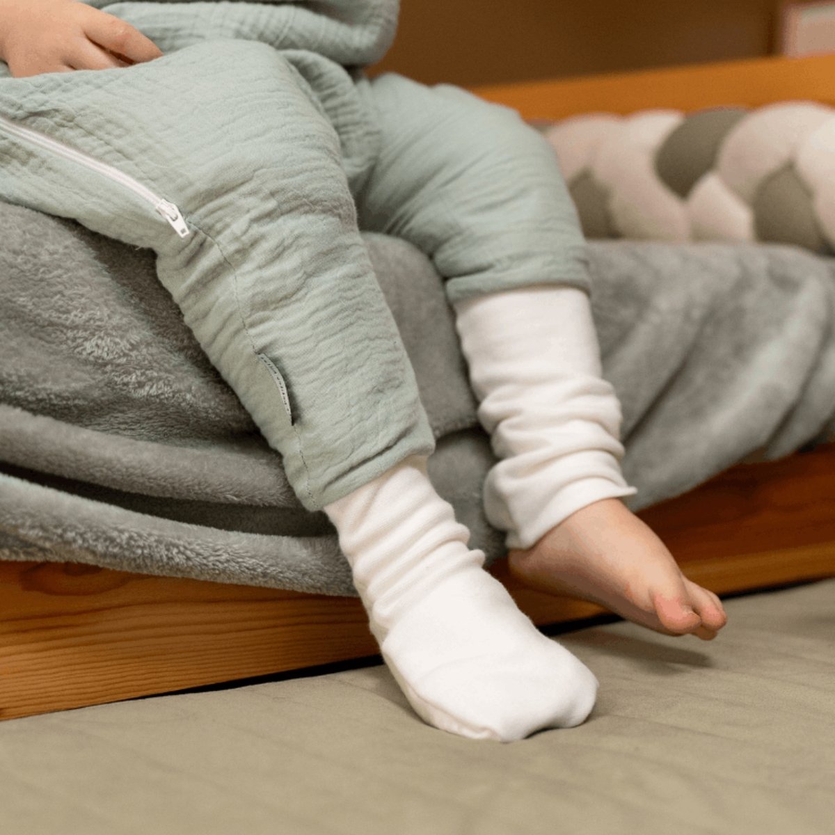 Gigoteuse à pieds avec chaussettes vert, LES PETITES BILLES