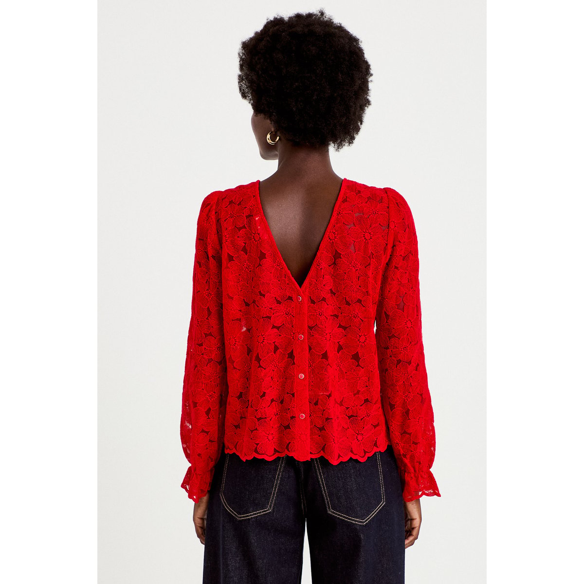 Blouse droite col v en dentelle rouge, CACHE CACHE
