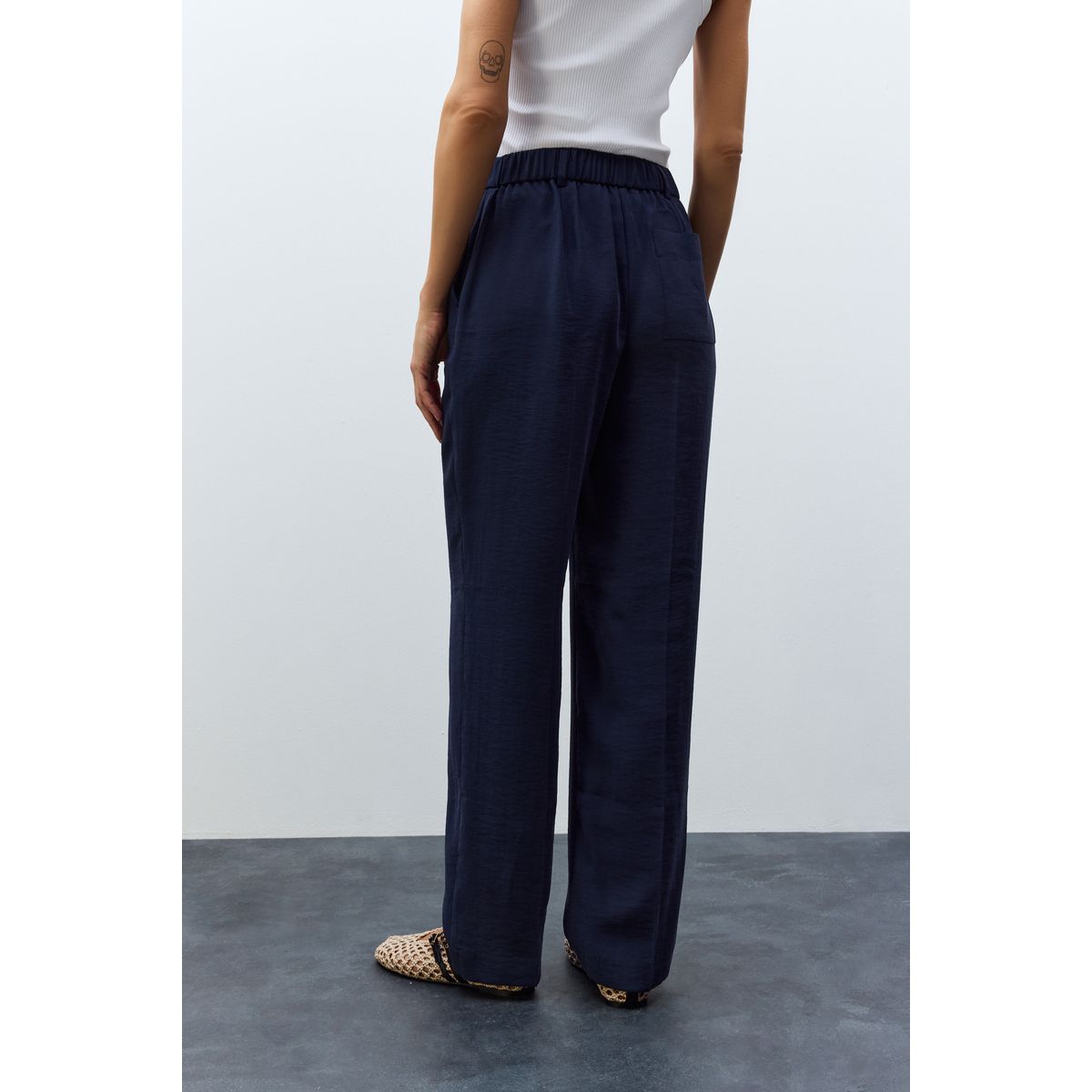 Pantalon droit en modal avec élastique au dos bleu marine, NEXT