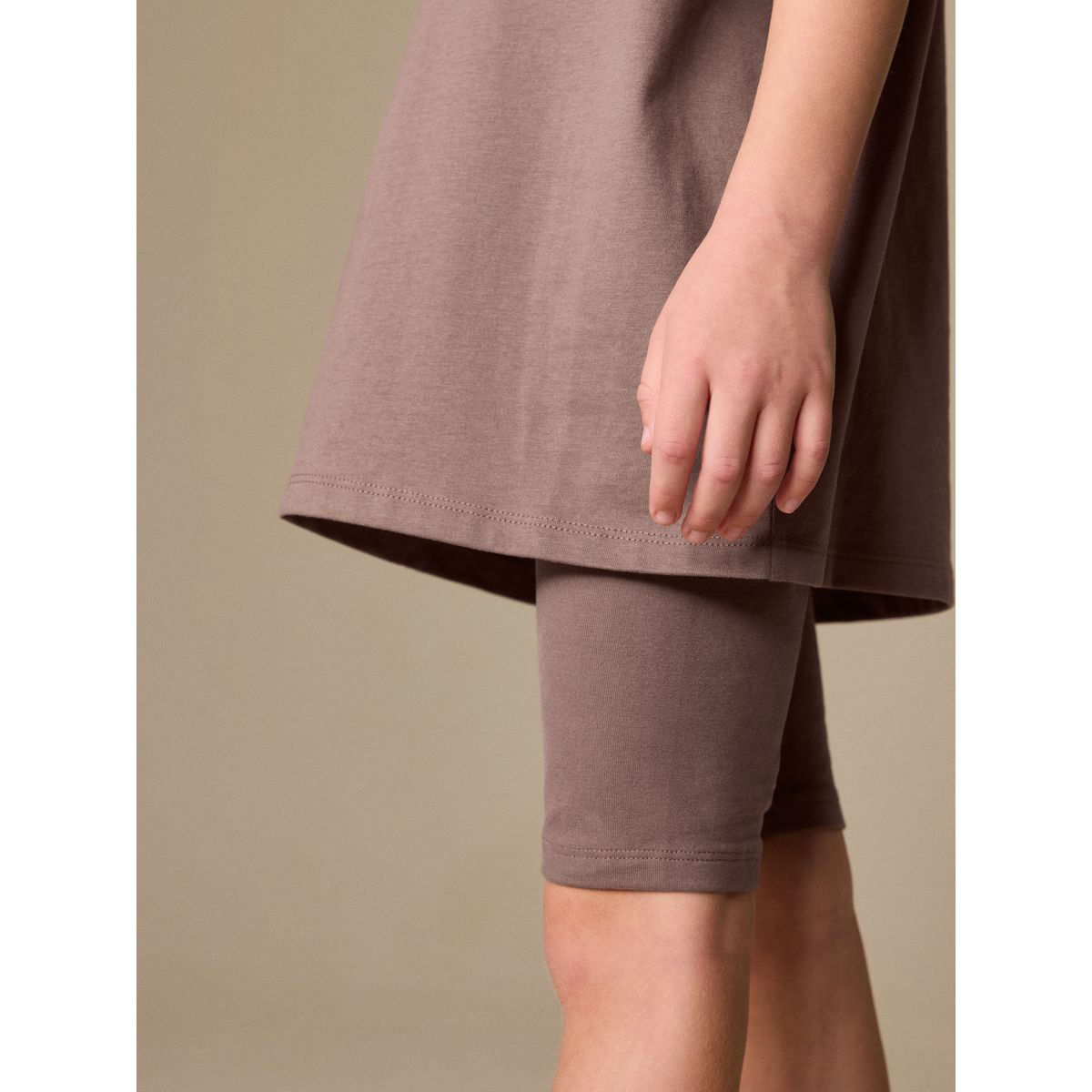 Short cycliste et t-shirt oversize studio marron, NEXT