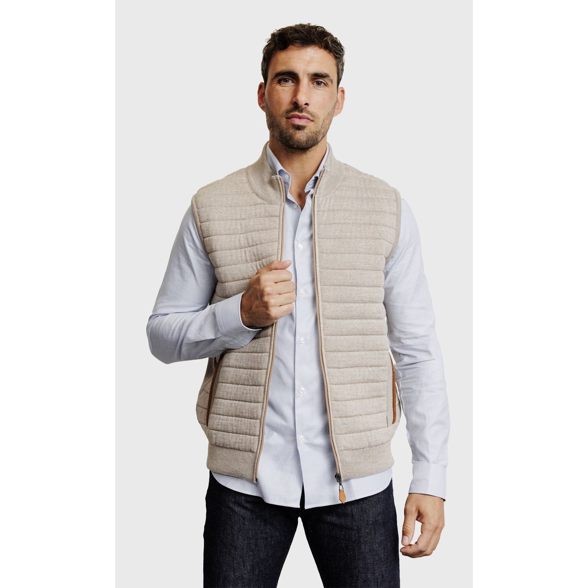 Gilet sans manches matelassé en laine mérinos 2 fils beige, ACROSS