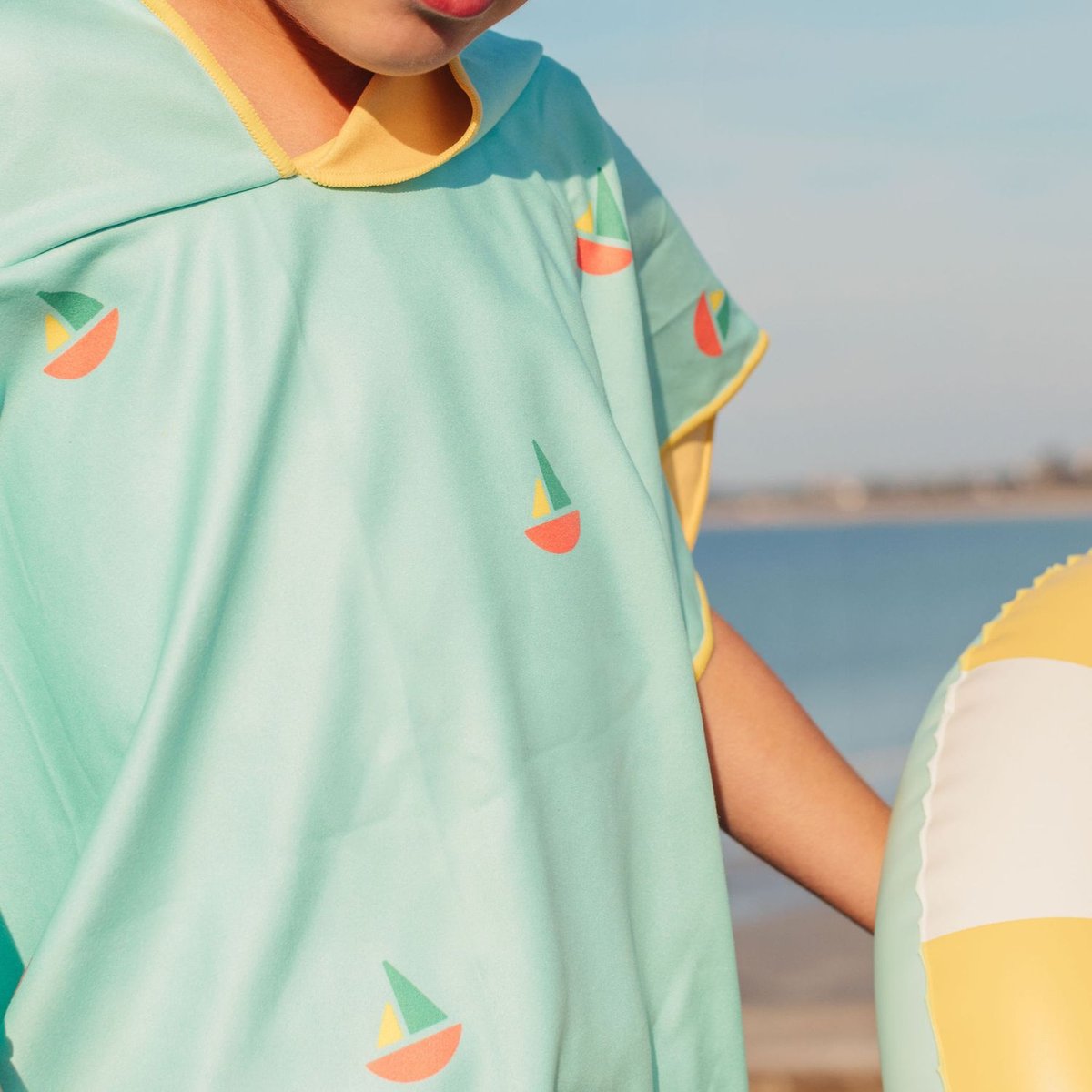 Poncho de plage bleu, jaune, orange, QUUT