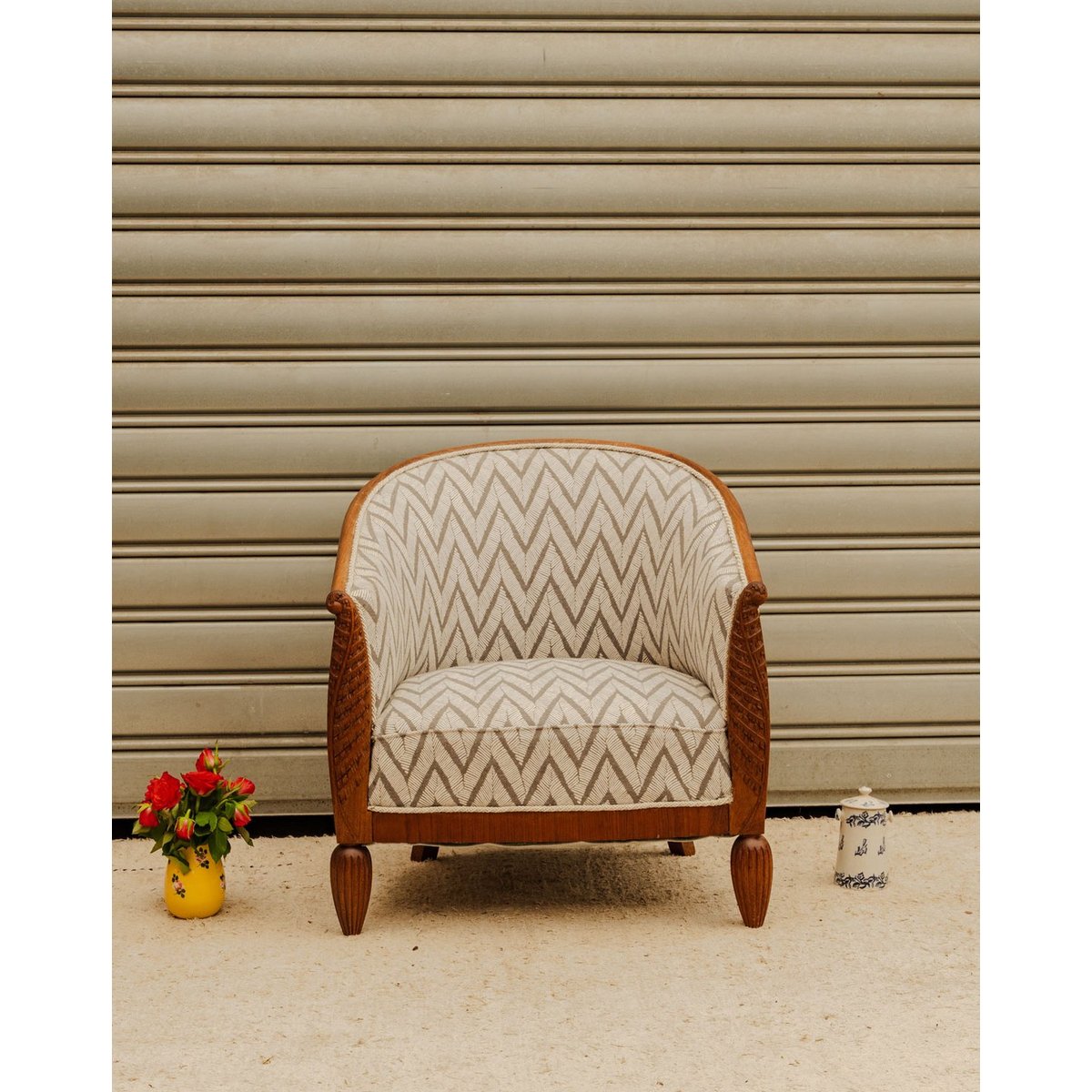 Fauteuil en tissu blanc à motifs Ernest N°1645 - Bon état blanc, DEBONGOUT
