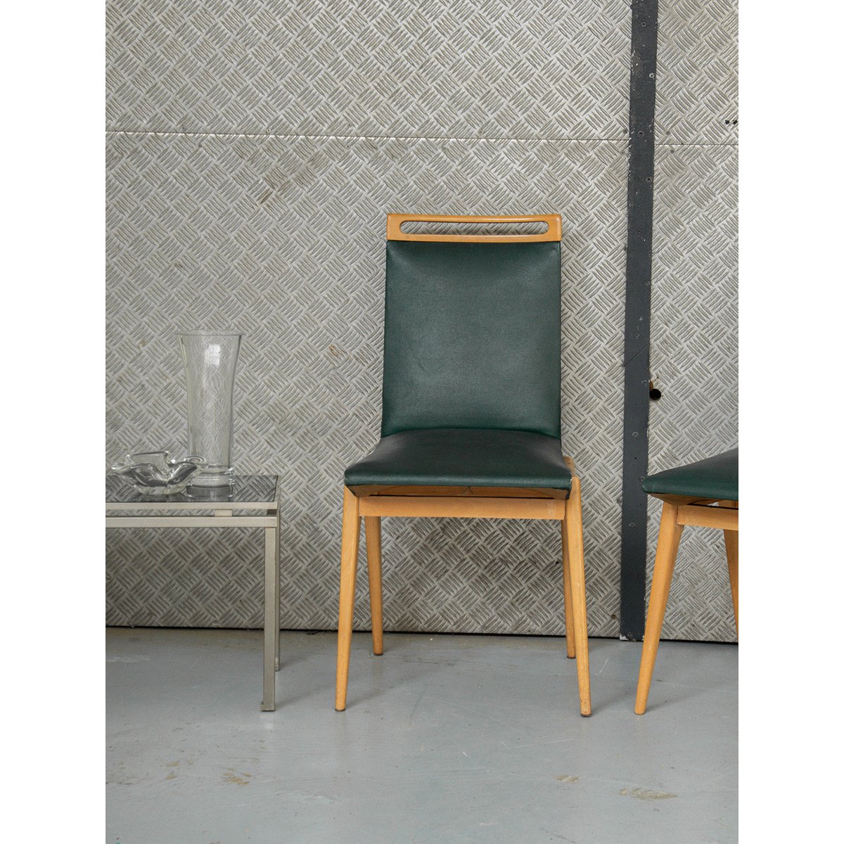 Paire de chaises en bois Alma N°311 - Bon état bois, DEBONGOUT