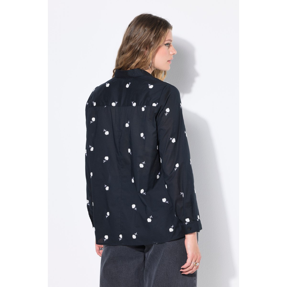 Chemisier coupe Boxy et broderie florale noir, STUDIO UNTOLD