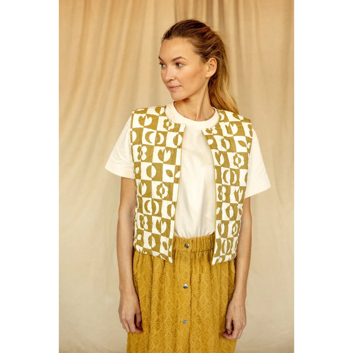 Sakari Reversible Quilted Sleeveless Vest green/white print, APACHES COLLECTIONS