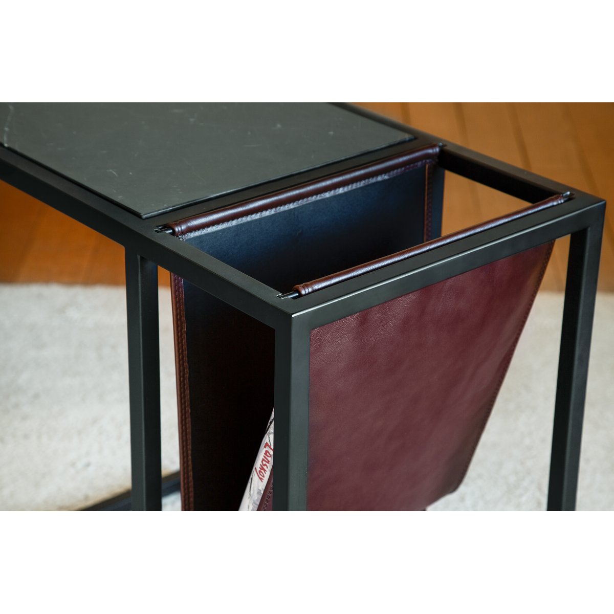 Table porte-revues en marbre NOORA noir, PRODUIT INTERIEUR BRUT