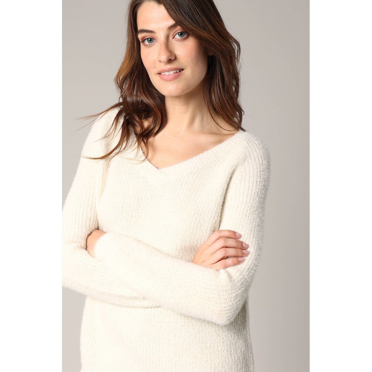 Pull doux à col en v en maille duveteuse ARMELLE ecru, DEELUXE