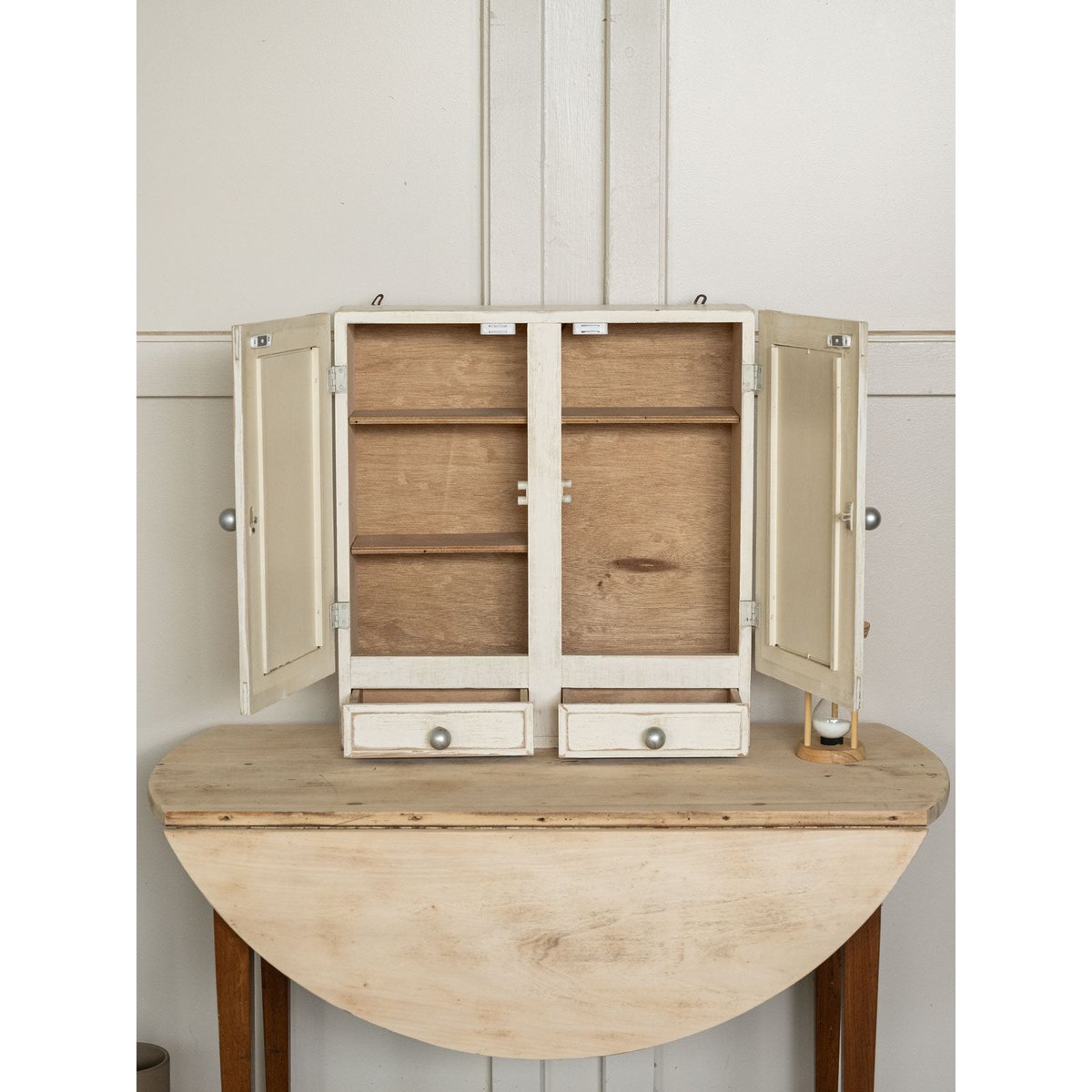 Armoire à pharmacie en bois Gaëlle N°1569 - Bon état blanc, DEBONGOUT