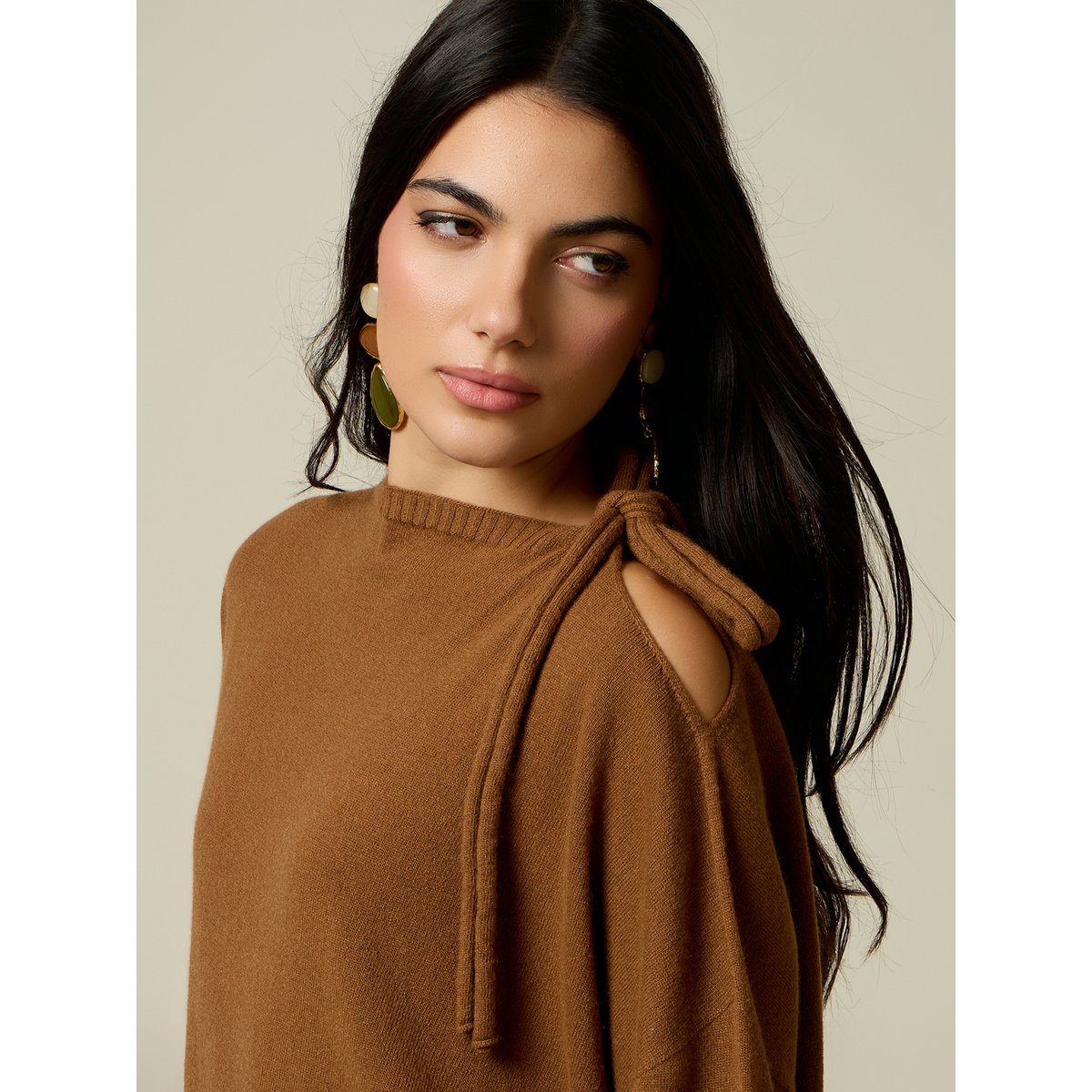 Pull avec nœud marron, OLTRE