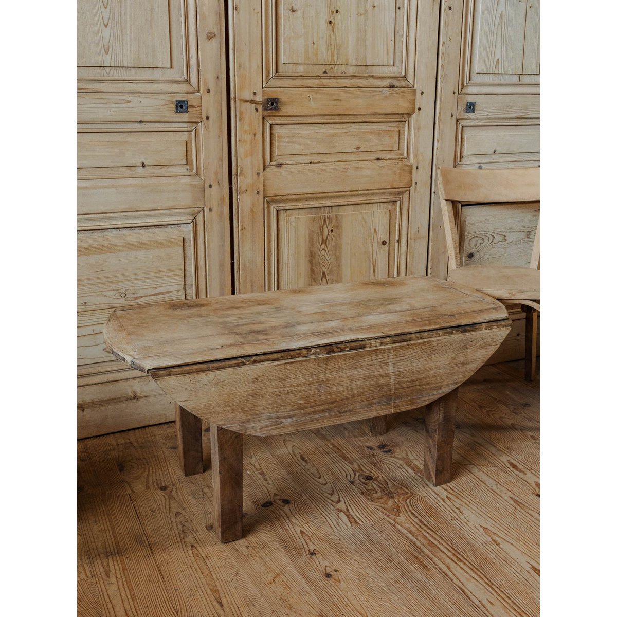 Table basse rustique en bois Léonie N°961 - Bon état bois clair, DEBONGOUT