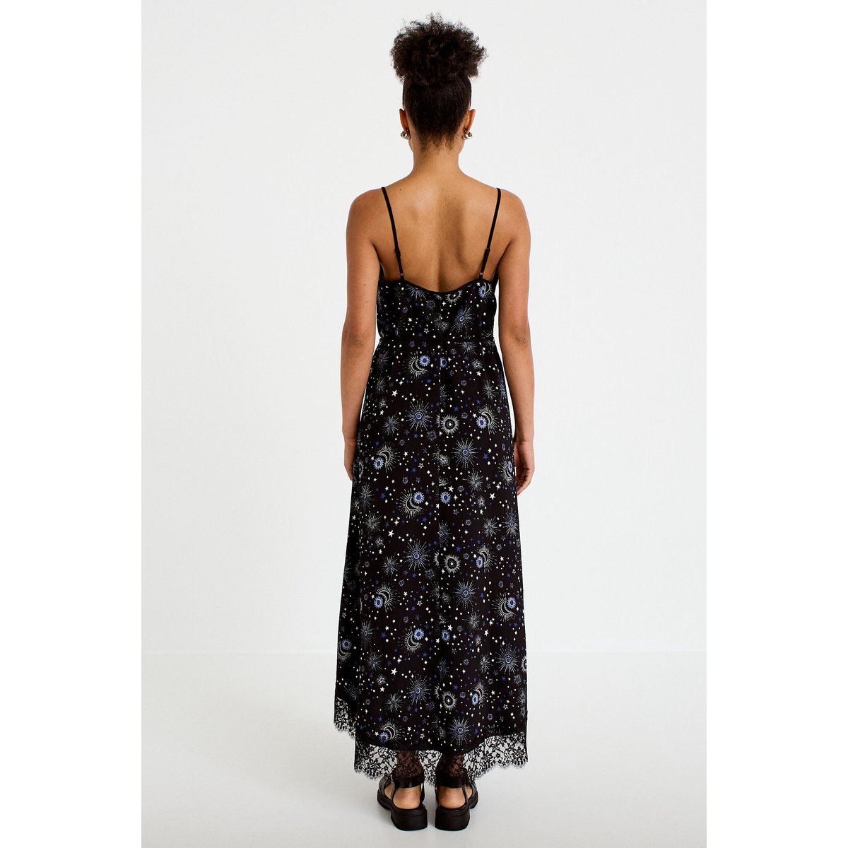Robe longue évasée col v dentelle noir, CACHE CACHE