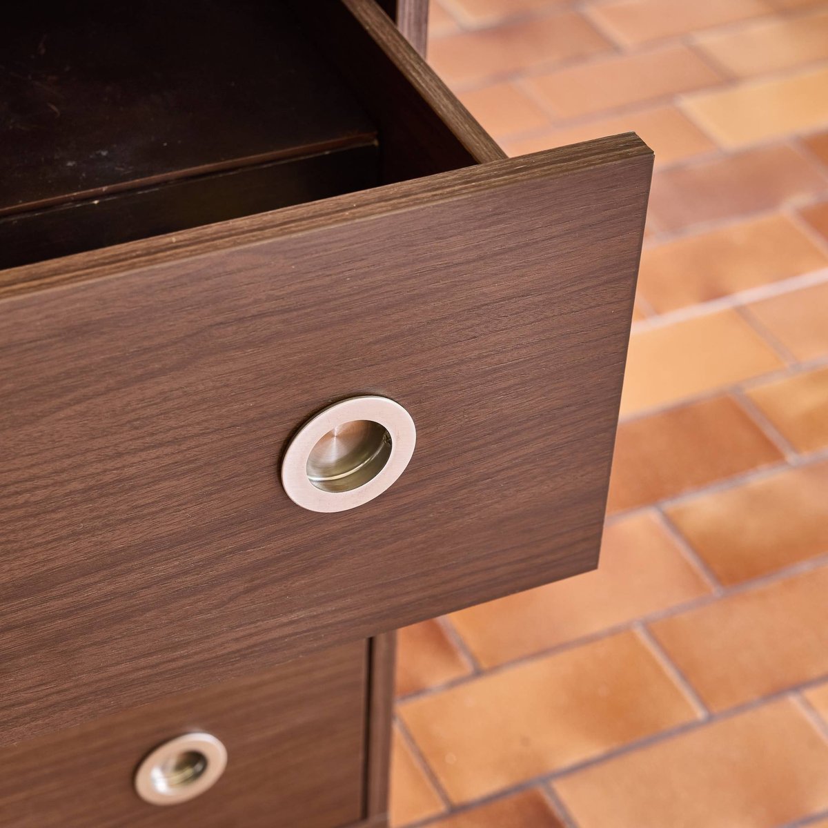 Commode vintage décor bois et acier inoxydable 6 tiroirs SHELBY noyer, SWEEEK
