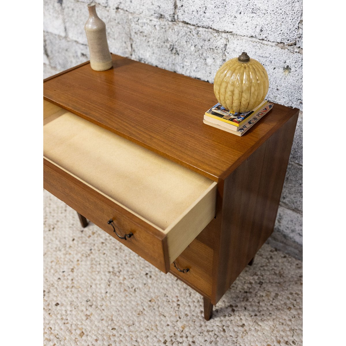 Commode aux jolies poignées Olga N°1047 - Bon état marron, DEBONGOUT