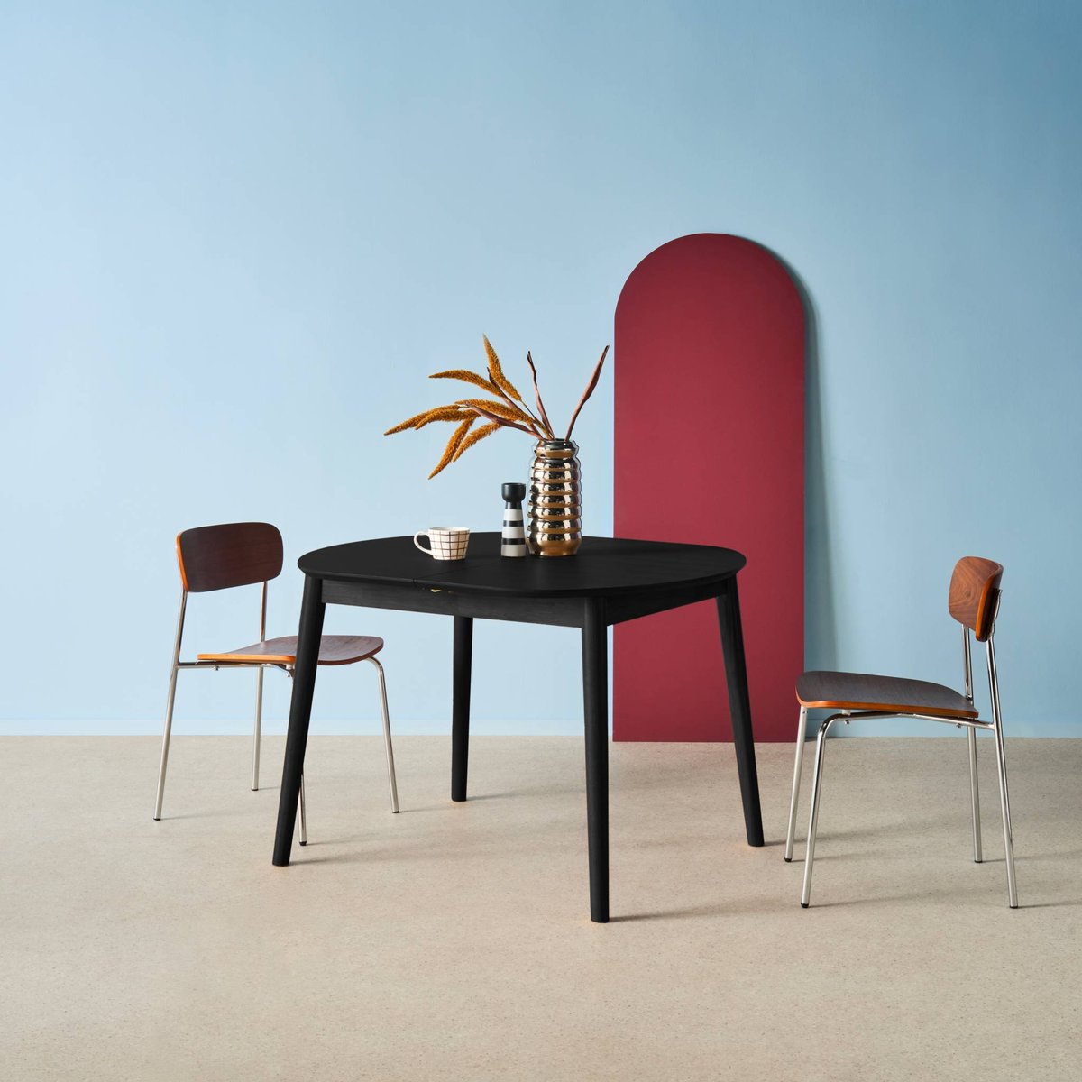 Table à manger ovale extensible bois d'hévéa et placage chêne 4-6 places LISA noir, SWEEEK