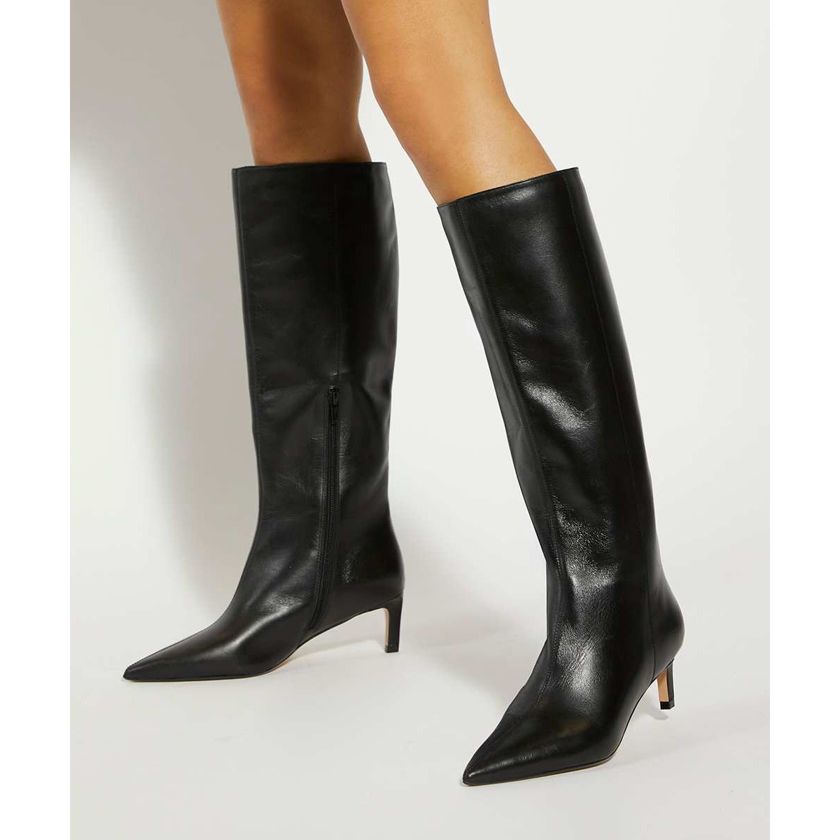 Bottes hauteur genou à talon bobine coupe large - Wide Fit SMOOTHLY black-leather, DUNE LONDON