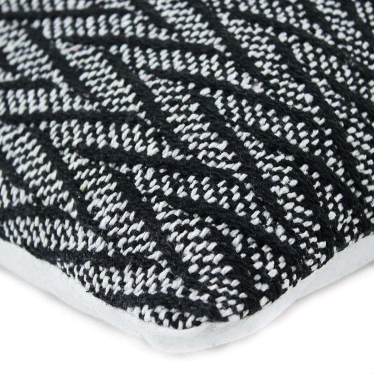 Coussin ethnique motif chevron  et  ESCAPADE noir, THE DECO FACTORY