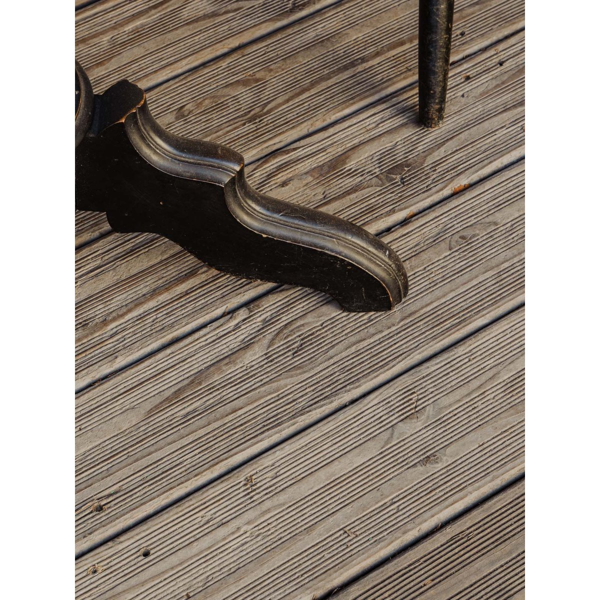 Table d'appoint en bois Francine N°1675 - Bon état bois foncé, DEBONGOUT