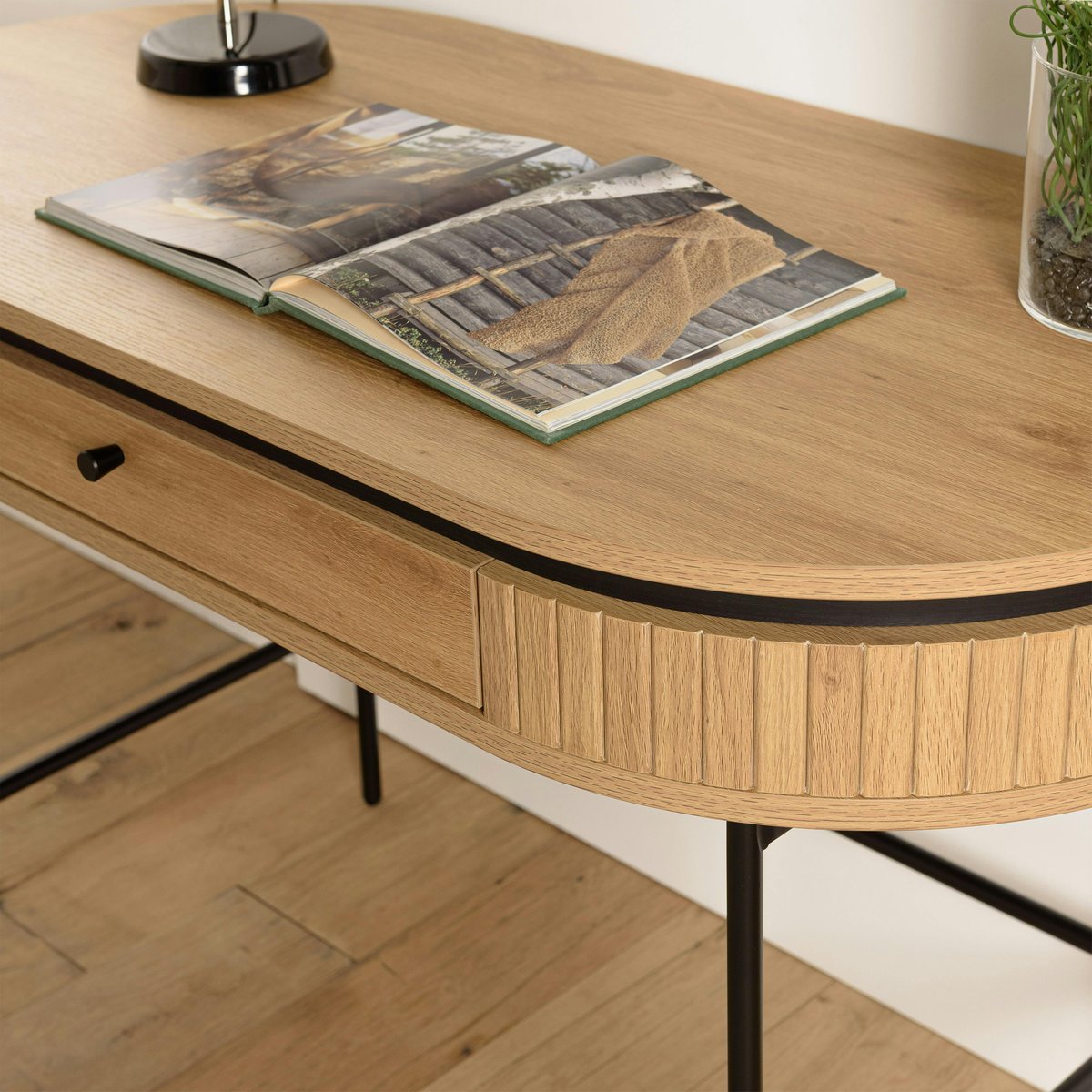 Bureau 1 tiroir bords arrondis décor strié JINAN bois naturel, PIER IMPORT