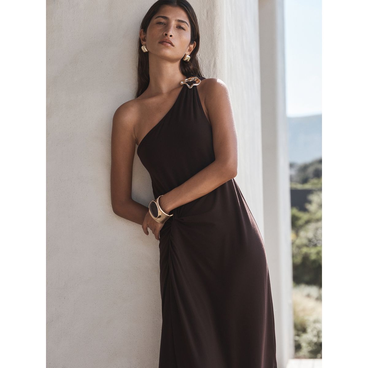 Robe mi-longue asymétrique nouée/détail doré chocolate, NEXT