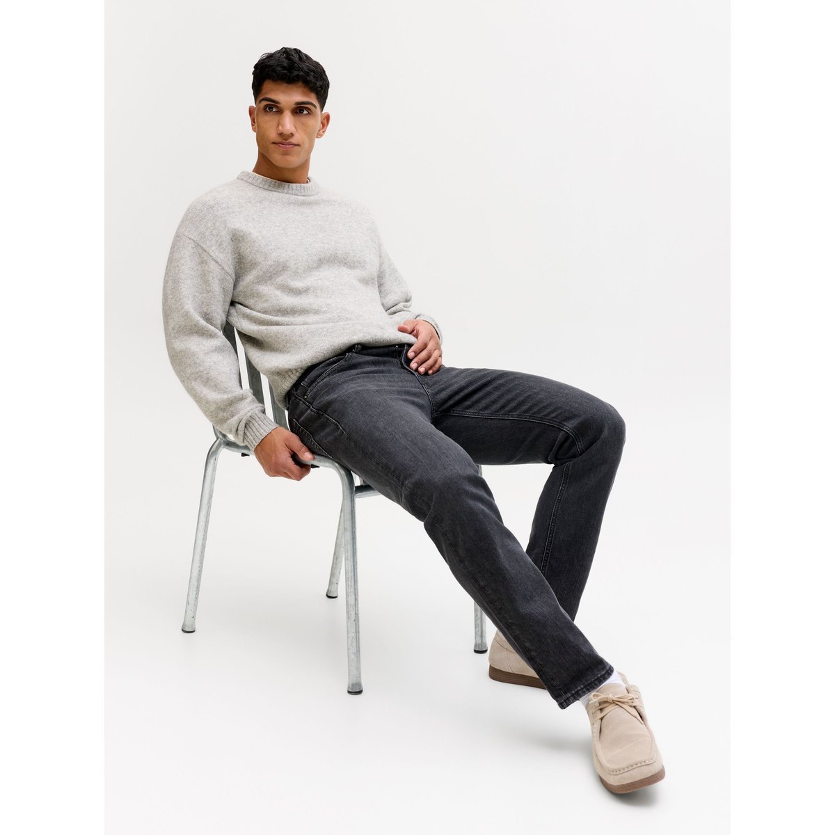 Jean Coupe Tapered black denim, aprel